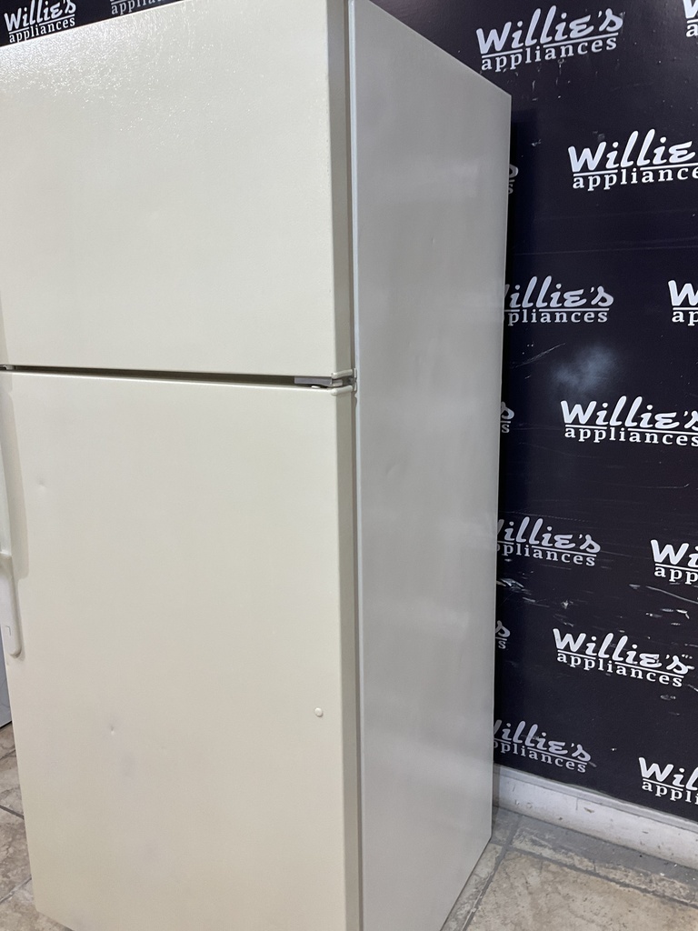 Ge Used Refrigerator Top and Bottom 28x64 1/2” 