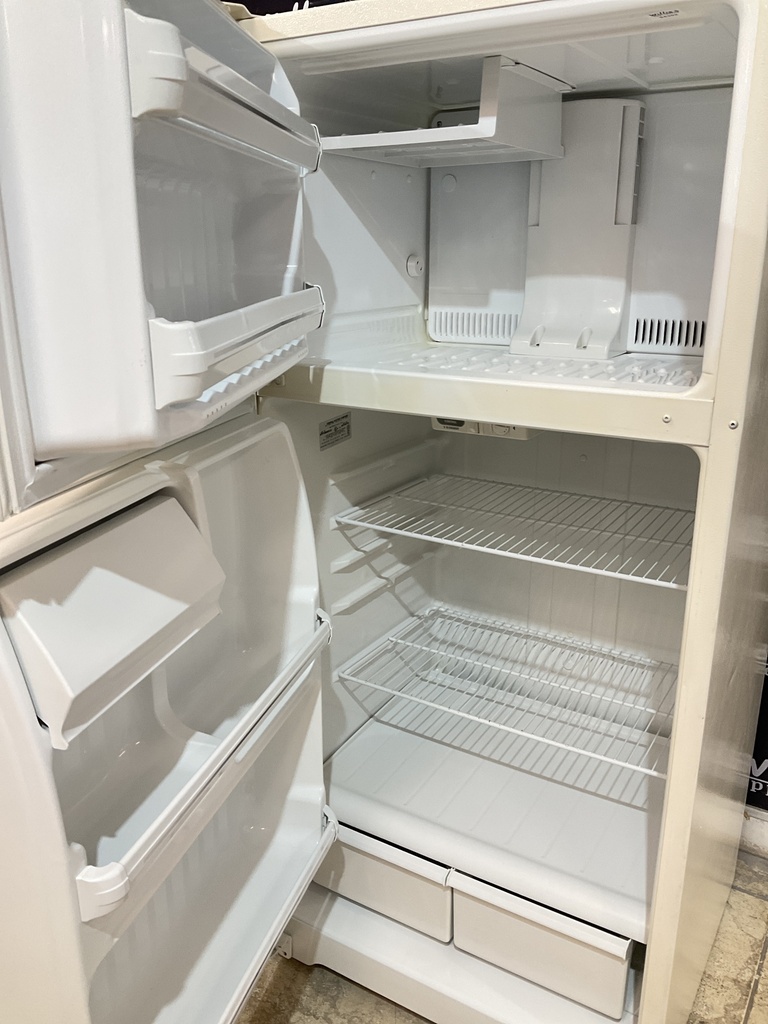 Ge Used Refrigerator Top and Bottom 28x61 1/2” 