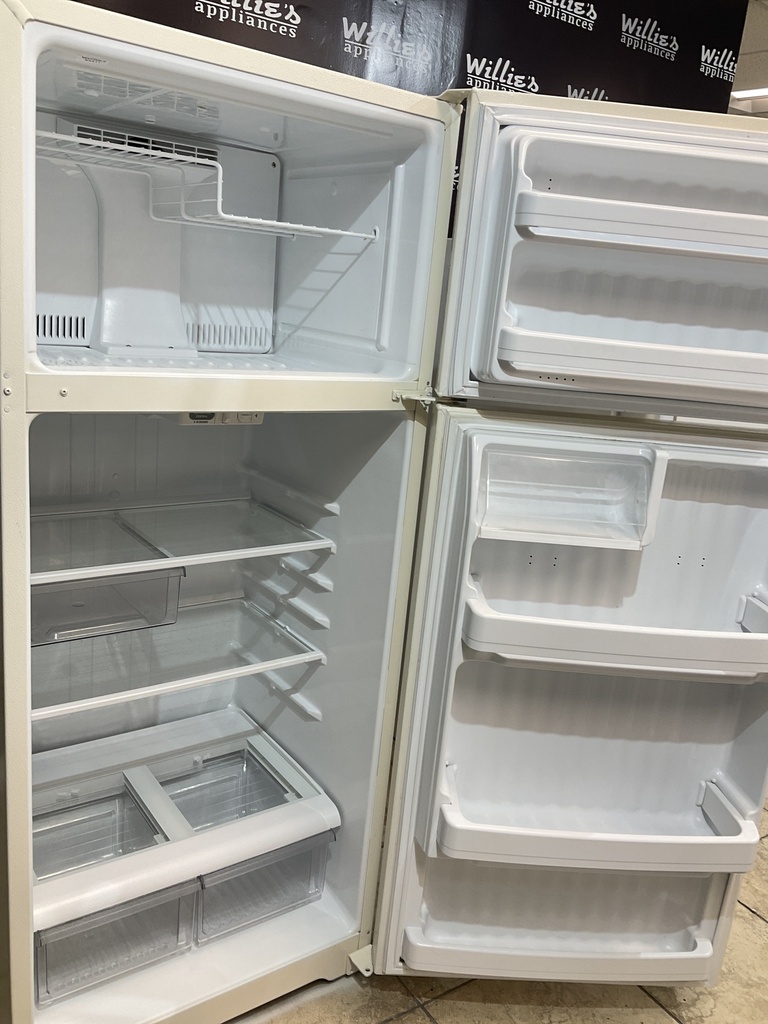 Hotpoint Used Refrigerator Top and Bottom 28x67 