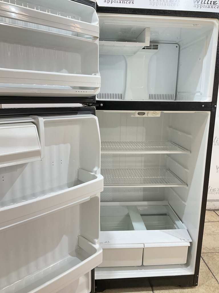 Hotpoint Used Refrigerator Top and Bottom 28x64 1/2’ 