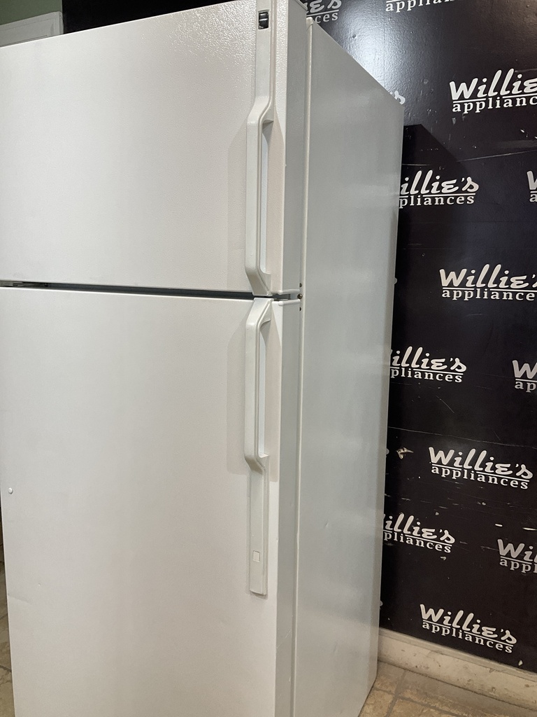 Hotpoint Used Refrigerator Top and Bottom 28x67 