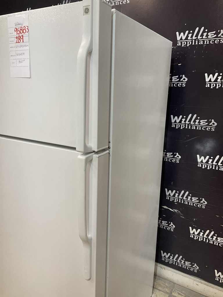 Ge Used Refrigerator Top and Bottom 28x67 1/2” 