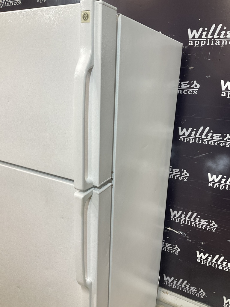 Ge Used Refrigerator Top and Bottom 28x67 