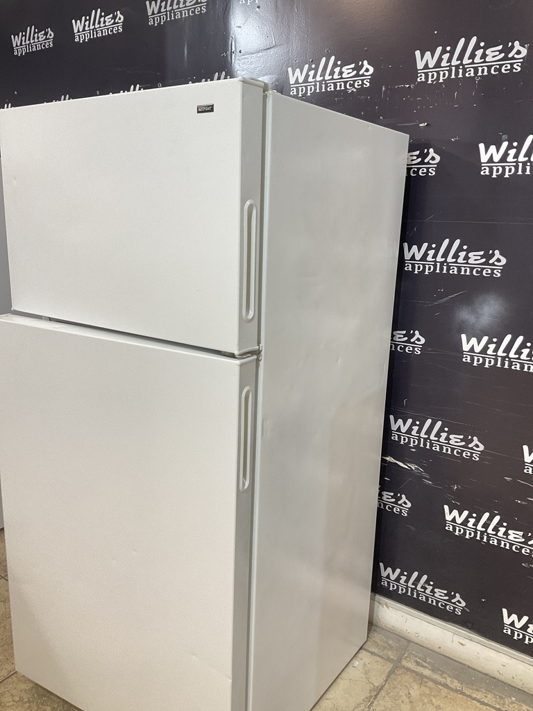 Hotpoint Used Refrigerator Top and Bottom 28x61 1/2” 