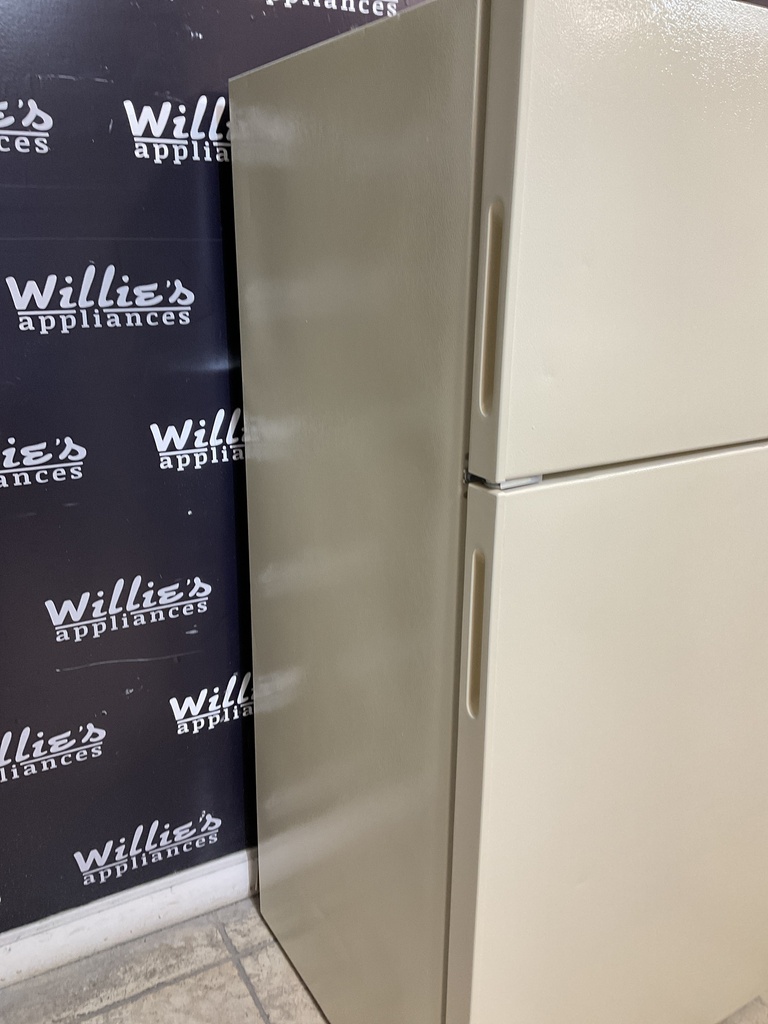 Hotpoint Used Refrigerator Top and Bottom 28x61 1/2” 