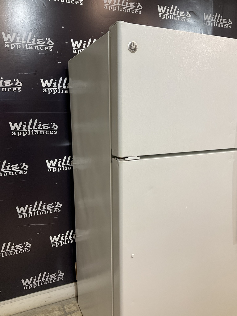Ge Used Refrigerator Top and Bottom 28x64 