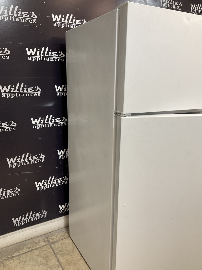 Hotpoint Used Refrigerator Top and Bottom 28x64 1/2” 