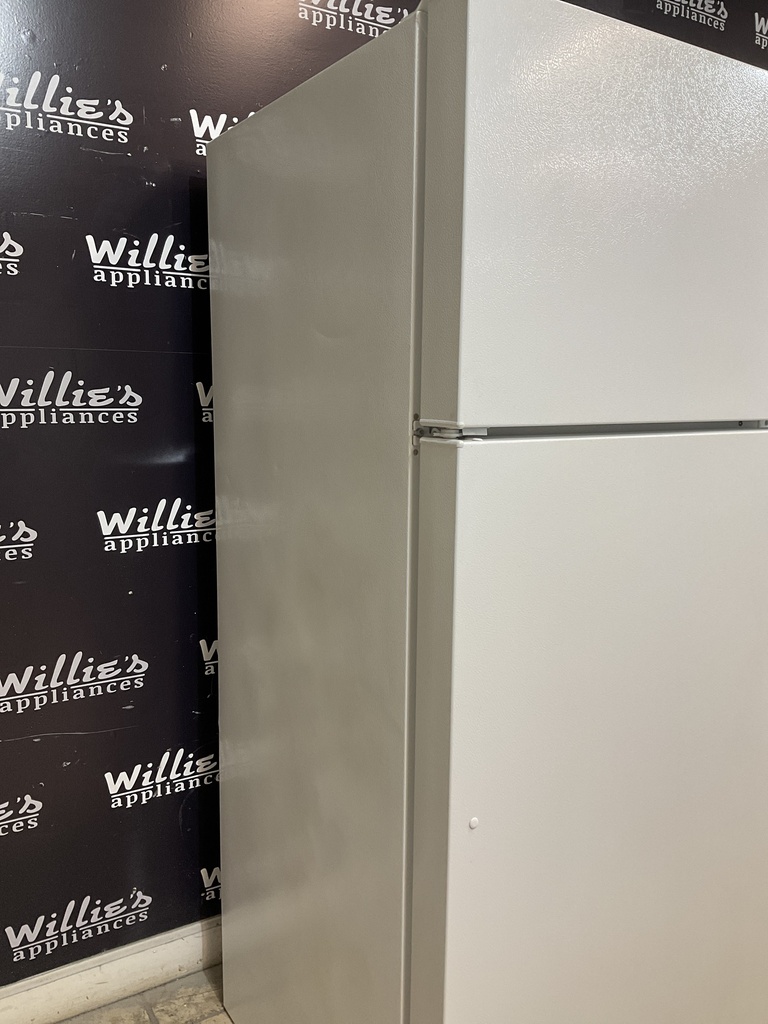Ge Used Refrigerator Top and Bottom 28x67 1/2” 