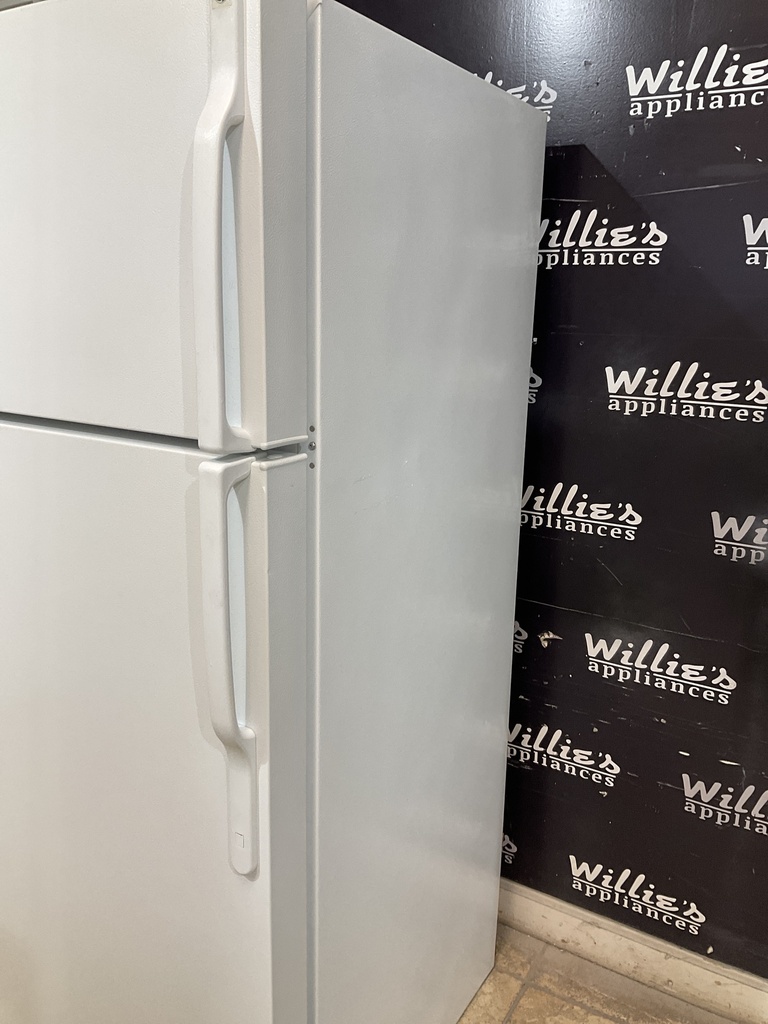 Ge Used Refrigerator Top and Bottom 28x67 1/2” 