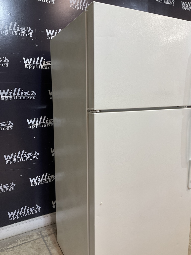 Ge Used Refrigerator Top and Bottom 28x64 1/2” 