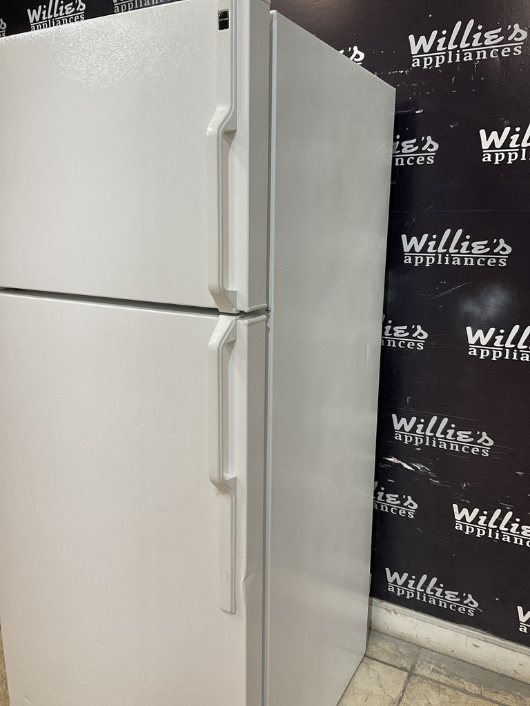 Hotpoint Used Refrigerator Top and Bottom 28x64 1/2”