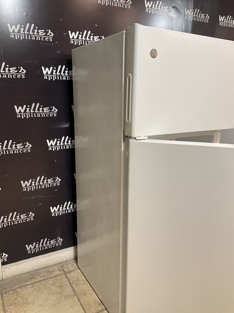 Ge Used Refrigerator Top and Bottom 28x64
