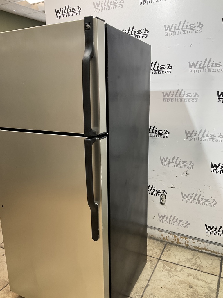 Ge Used Refrigerator Top and Bottom 28x64 1/2