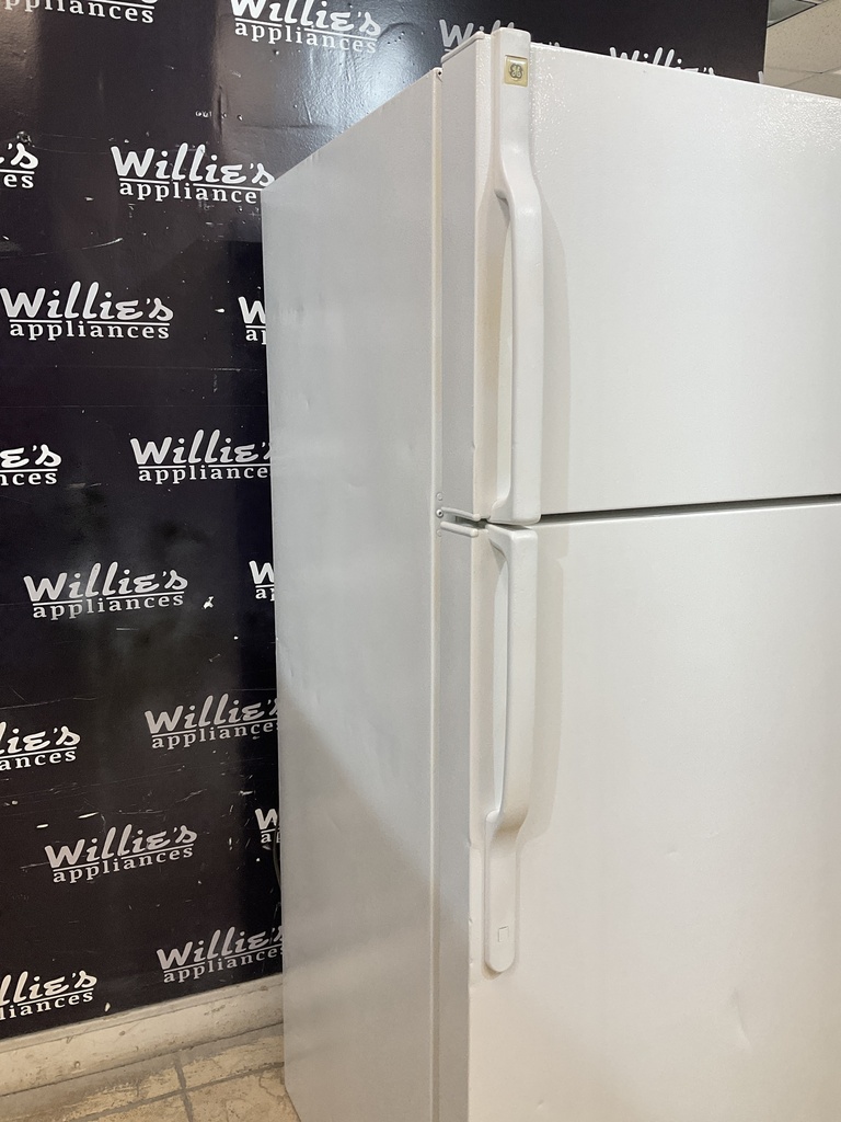 Ge Used Refrigerator Top and Bottom 28x67 