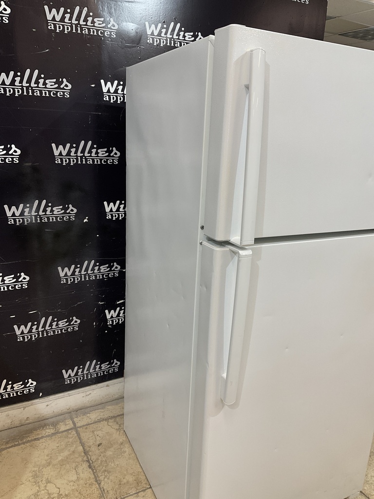 Ge Used Refrigerator Top and Bottom 28x61” 