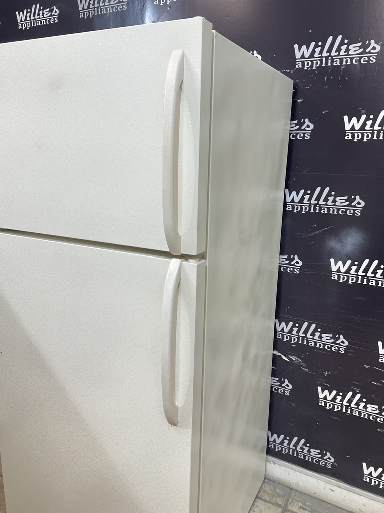 Frigidaire Used Refrigerator Top and Bottom 28x64 1/2” 
