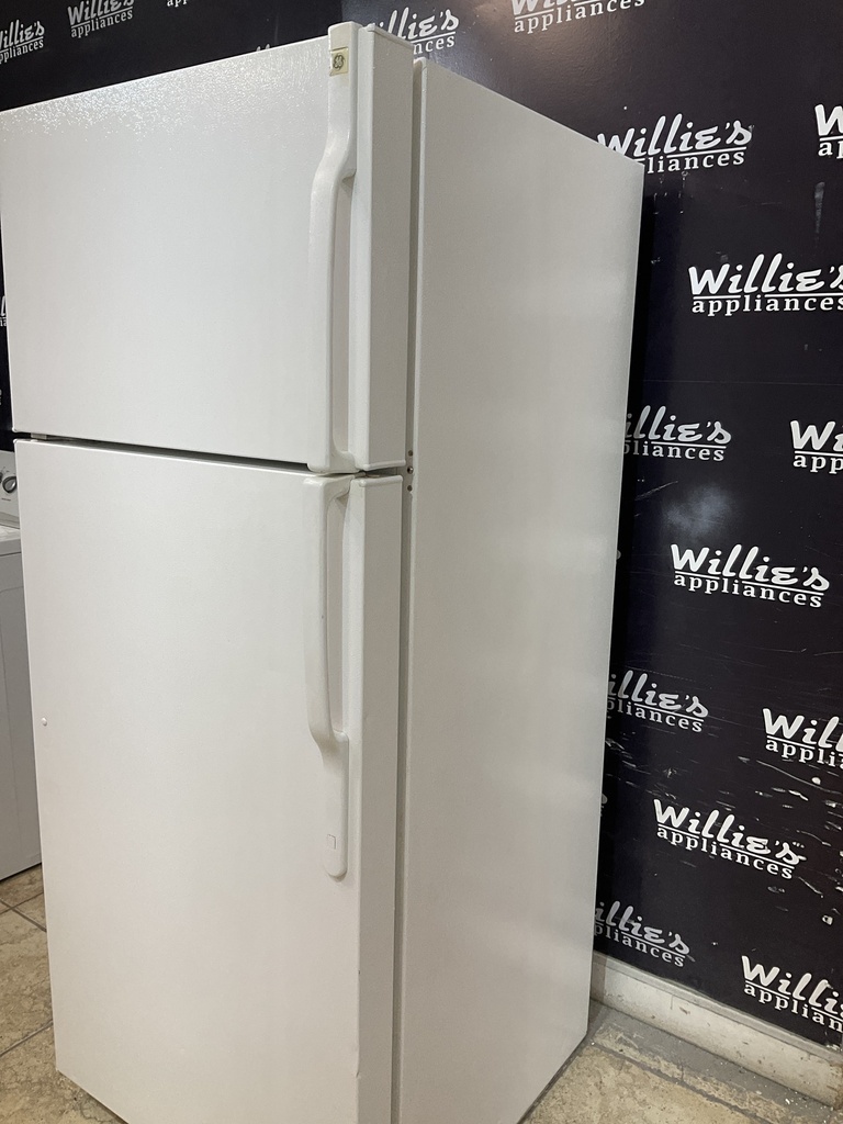 Ge Used Refrigerator Top and Bottom 28x67 1/2" 