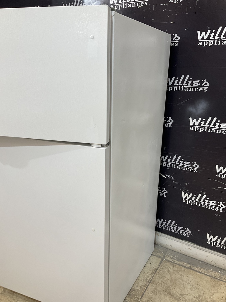 Frigidaire Used Refrigerator Top and Bottom 28x59 1/2” 