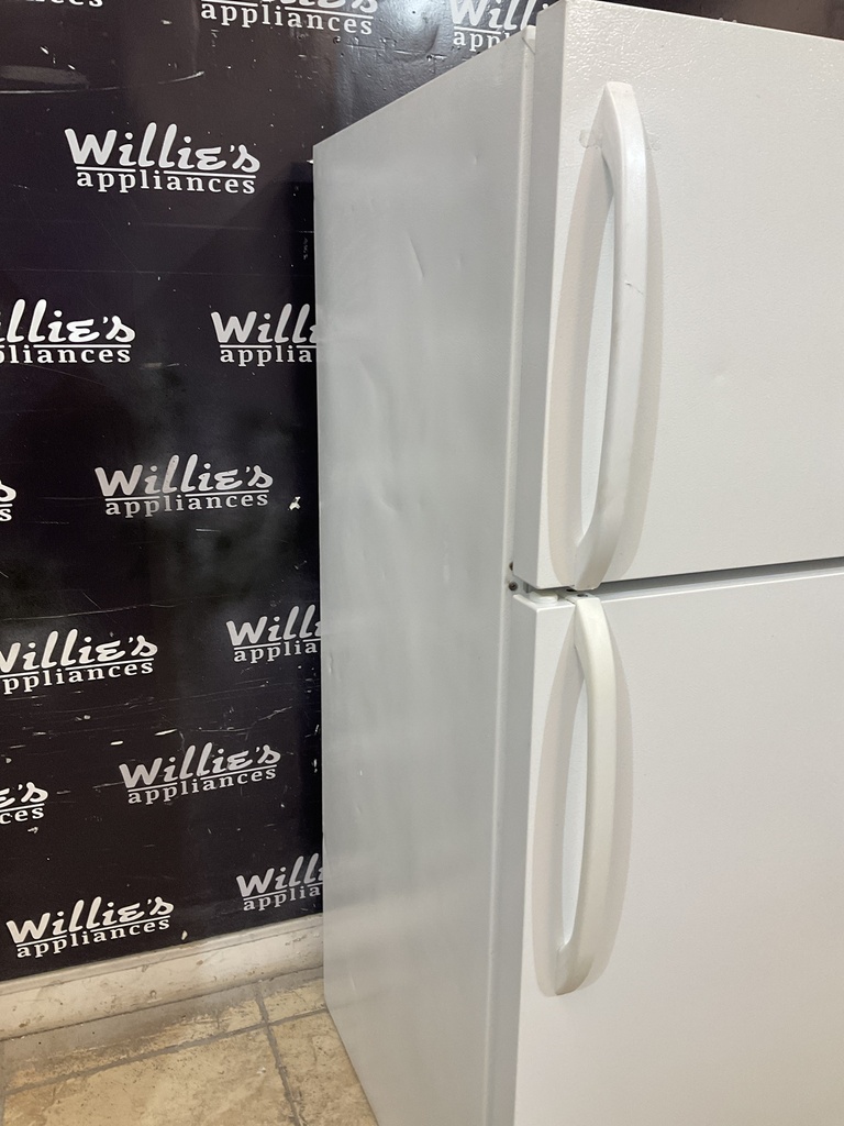 Frigidaire Used Refrigerator Top and Bottom 28x59 1/2” 