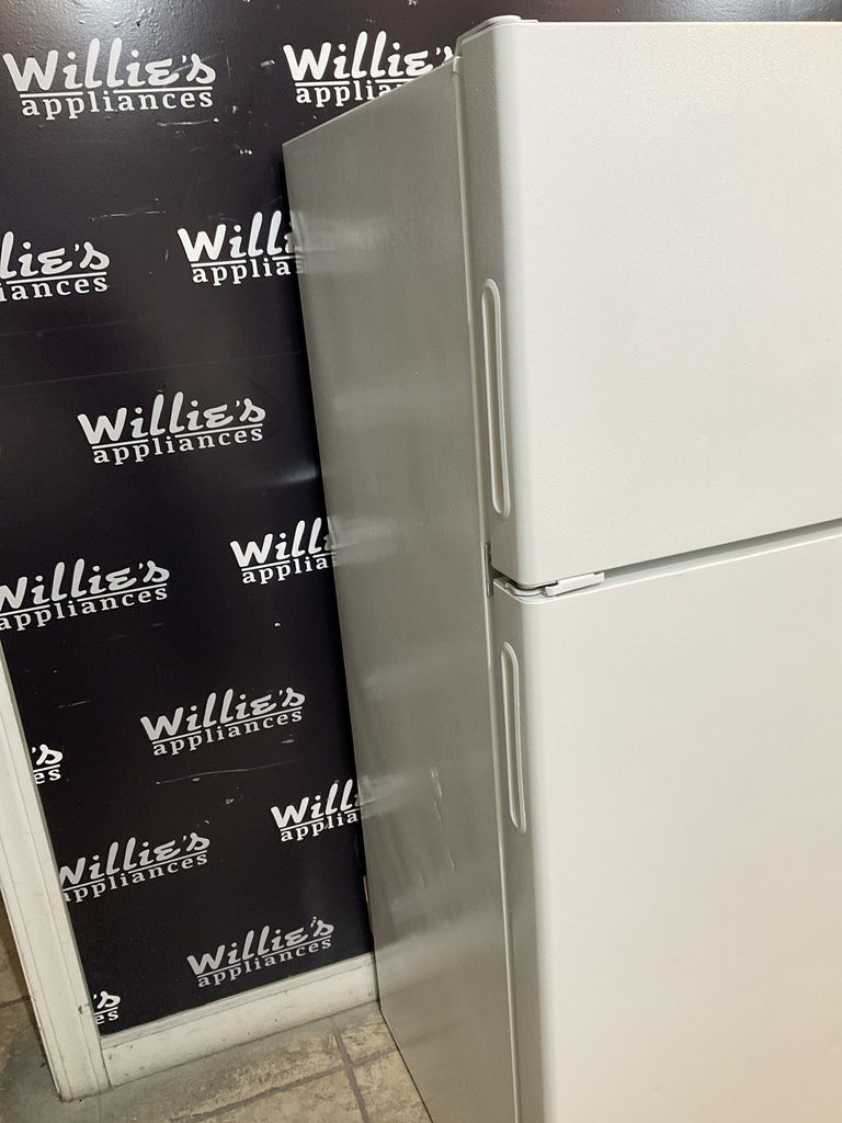 Ge Used Refrigerator Top and Bottom 28x64 1/2” 
