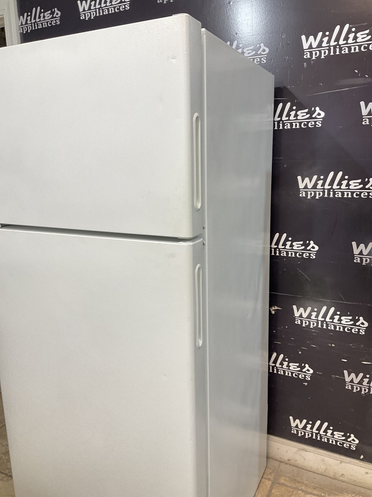 Ge Used Refrigerator Top and Bottom 28x64 1/2” 