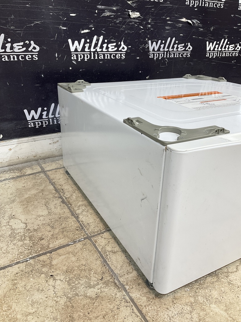 Lg Used Pedestal 27inches (White) 