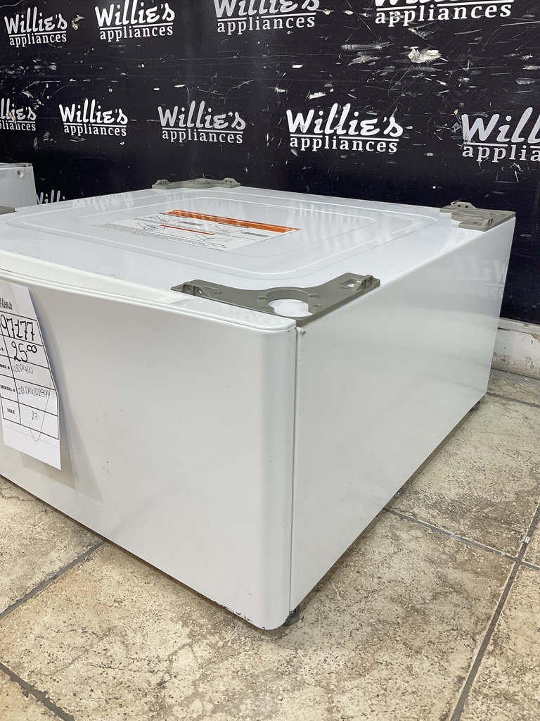 Lg Used Pedestal 27inches (White) 
