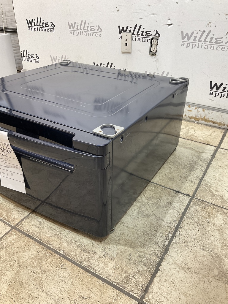 Lg Used Pedestal 27inches (Blue) 