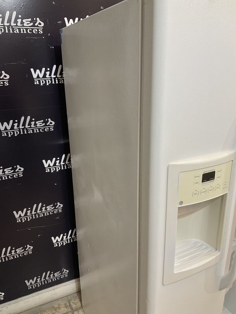 Ge Used Refrigerator Side by Side 32x66 1/2” (White)