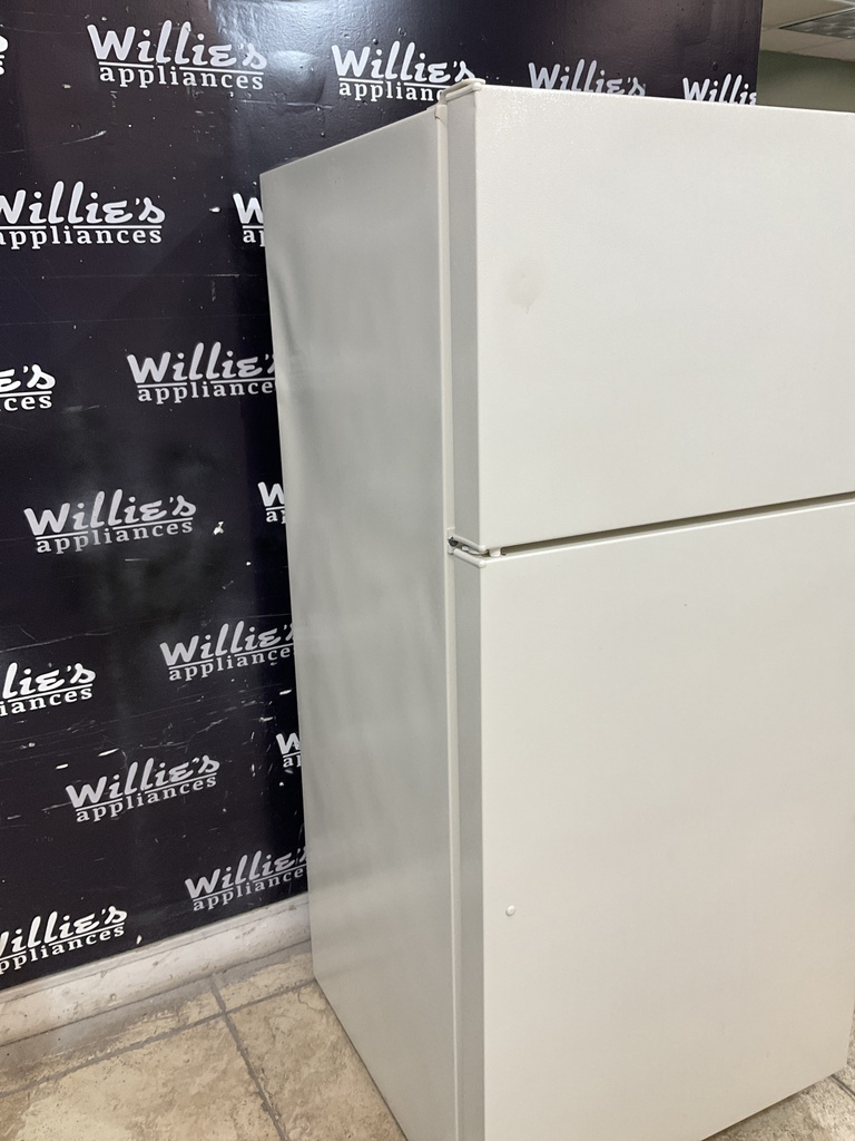 Ge Used Refrigerator Top and Bottom 28x61 1/2’ (Bisque)