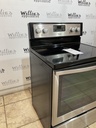 Whirlpool Used Electric Stove 220volts (40/50 AMP) 30inches {3 prong} 