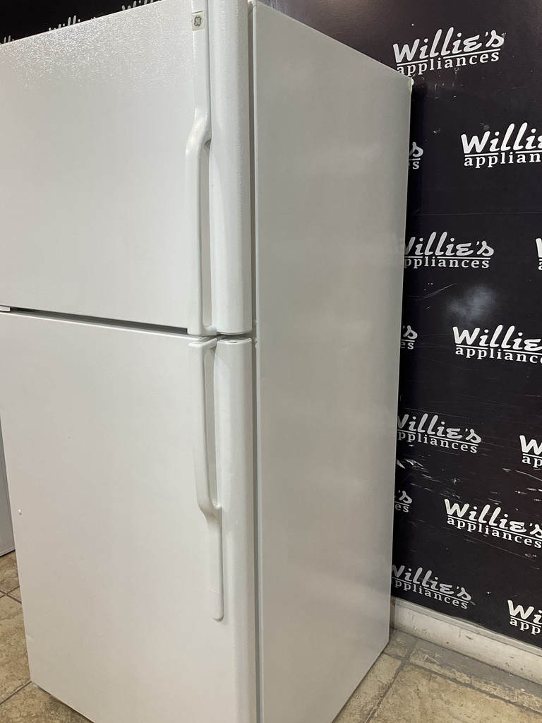 Ge Used Refrigerator Top and Bottom 30x66 1/2” (White) 