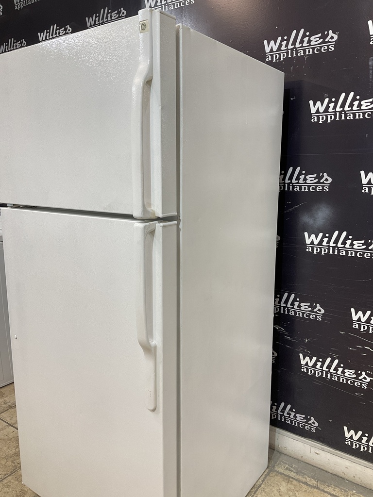 Ge Used Refrigerator Top and Bottom 28x64 1/2” (White)