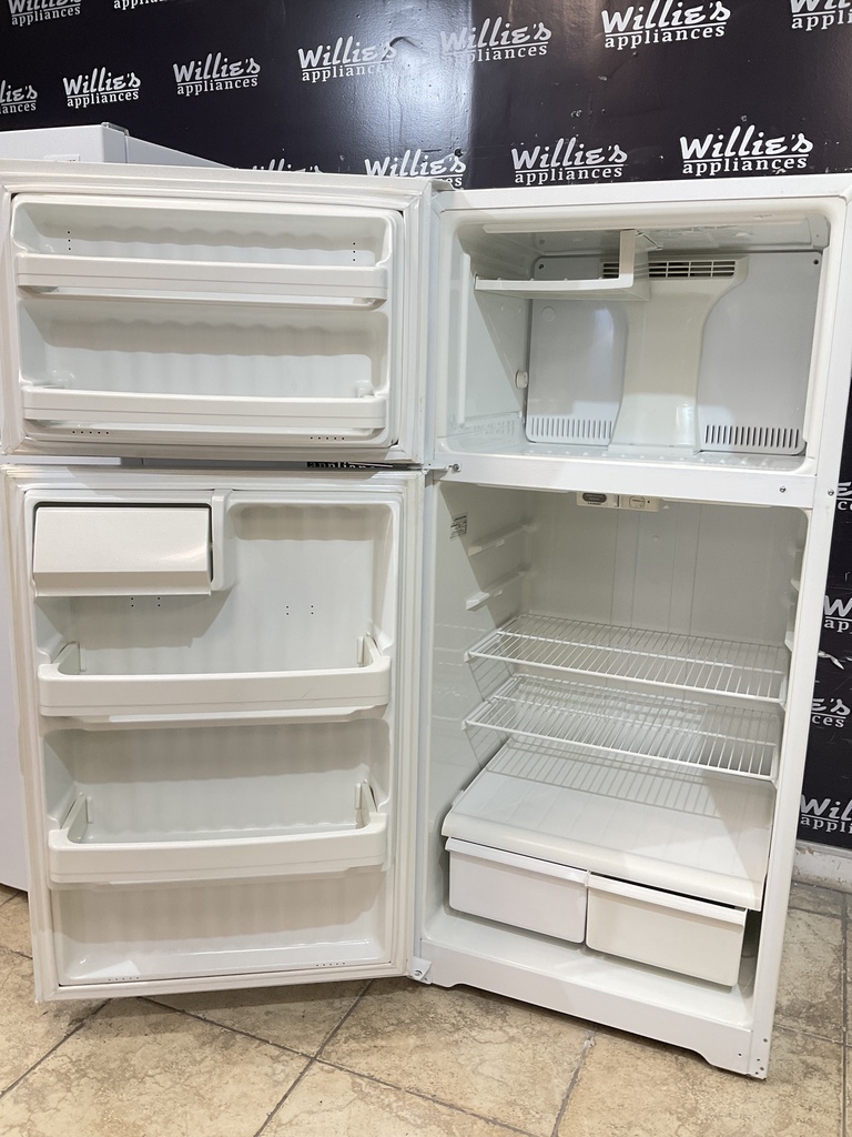 Ge Used Refrigerator Top and Bottom 28x61 1/2” 