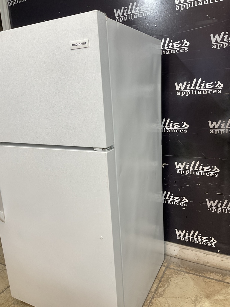 Frigidaire Used Refrigerator Top and Bottom 28x59 1/2 (white);