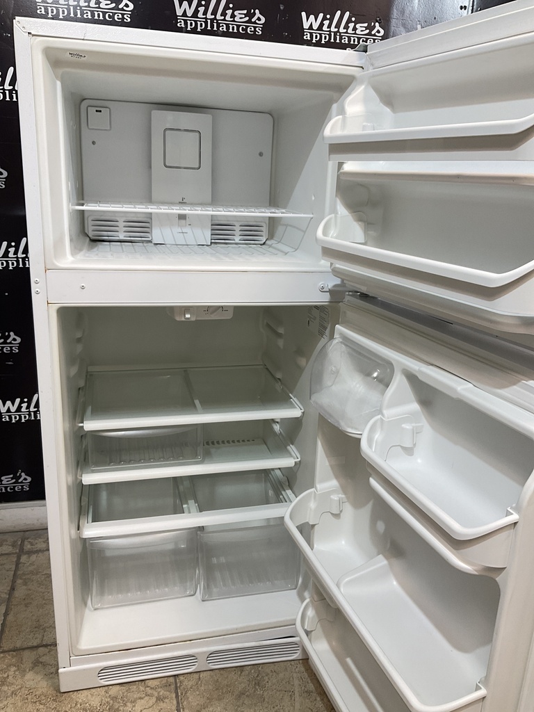 Frigidaire Used Refrigerator Top and Bottom 28x59 1/2 (white);