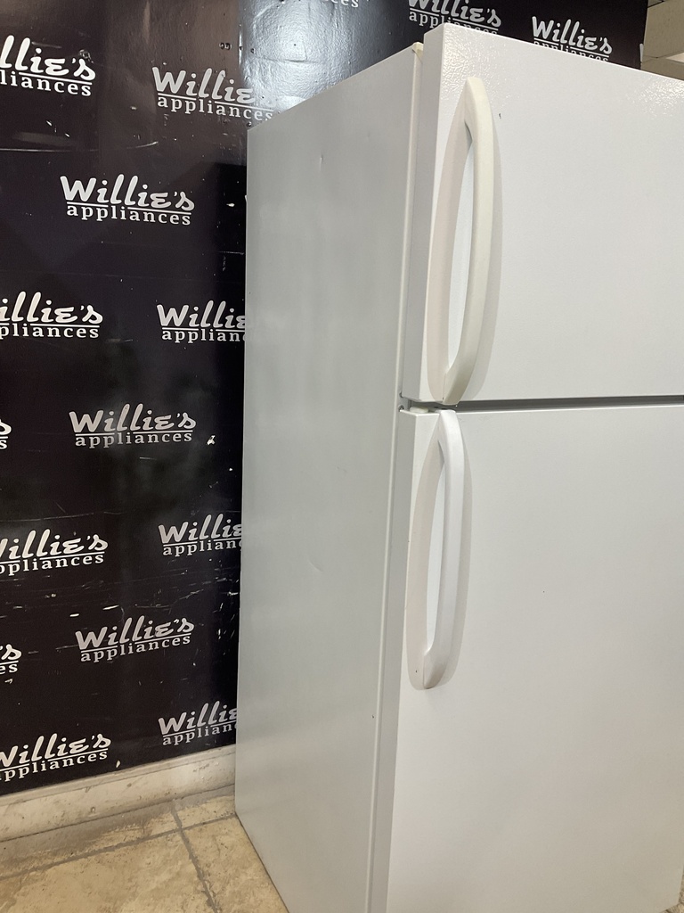 Frigidaire Used Refrigerator Top and Bottom 28x64 1/2” 
