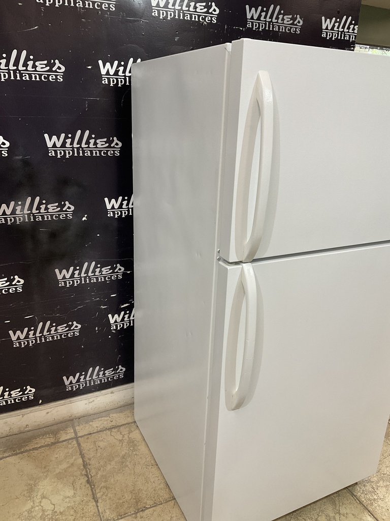 Frigidaire Used Refrigerator Top and Bottom 28x59 1/2” 
