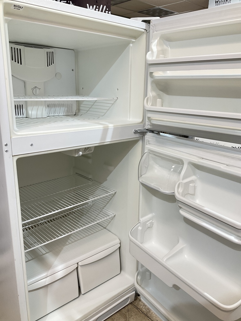 Frigidaire Used Refrigerator Top and Bottom 28x59 1/2” 