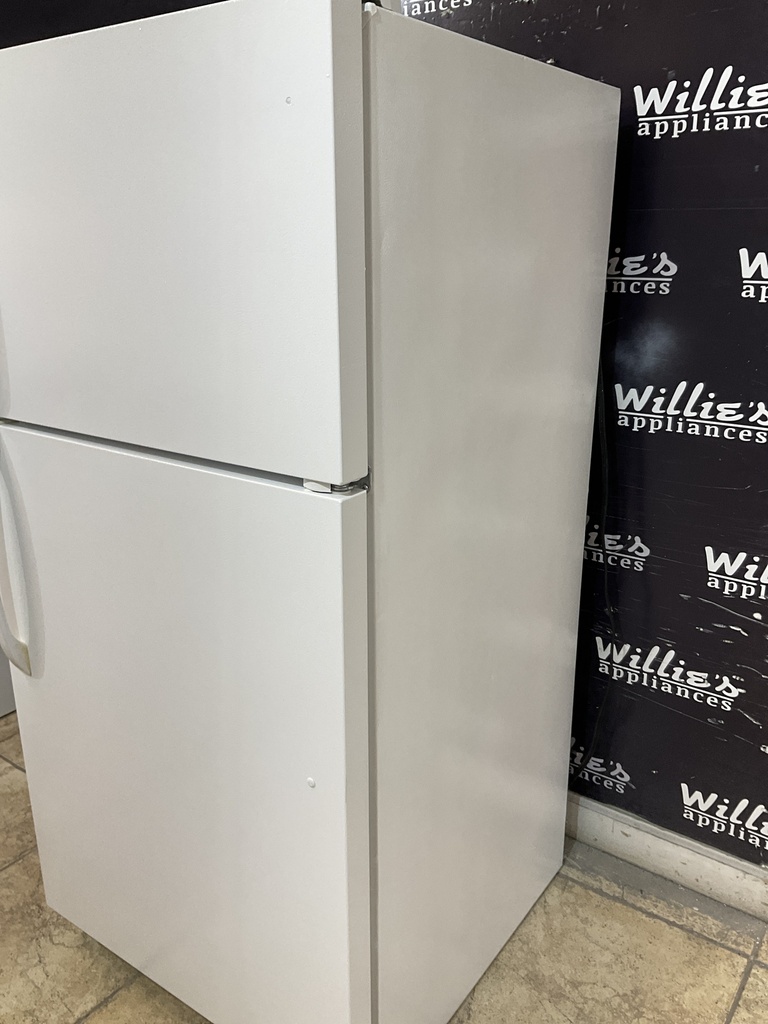 Frigidaire Used Refrigerator Top and Bottom 28x59 1/2” 