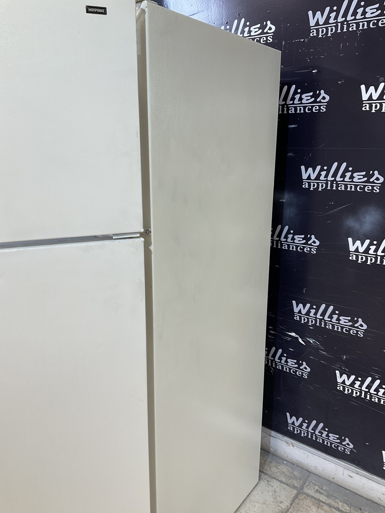 Hotpoint Used Refrigerator Top and Bottom 28x64 1/2” 