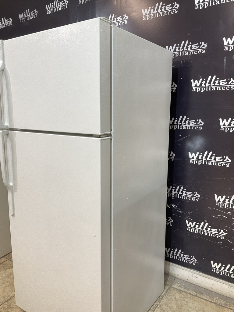 Ge Used Refrigerator Top and Bottom 28x66 1/2” (White) 