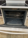 Ge Used Electric Stove 220volts (40/50 AMP) 30inches {no cord} (White) 