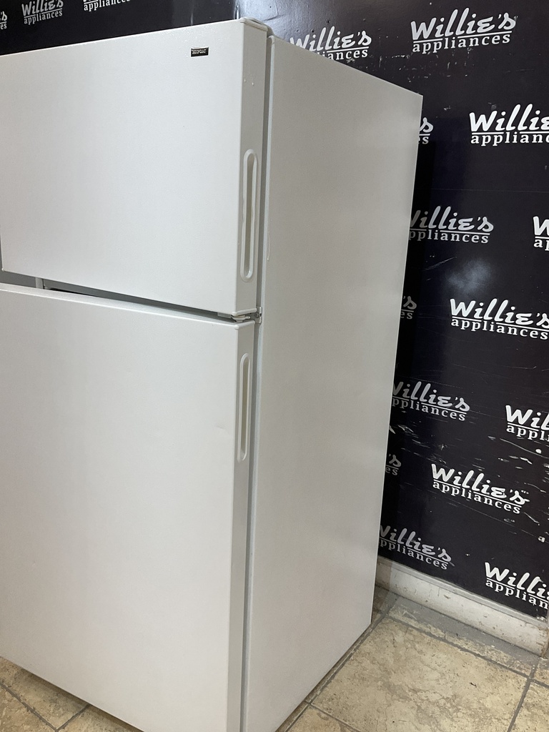 Hotpoint Used Refrigerator Top and Bottom 28x61 1/2” (White)