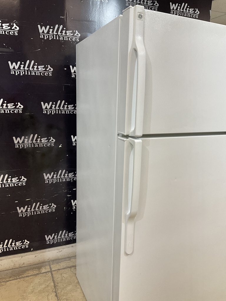 Ge Used Refrigerator Top and Bottom 28x64 1/2” (White) 