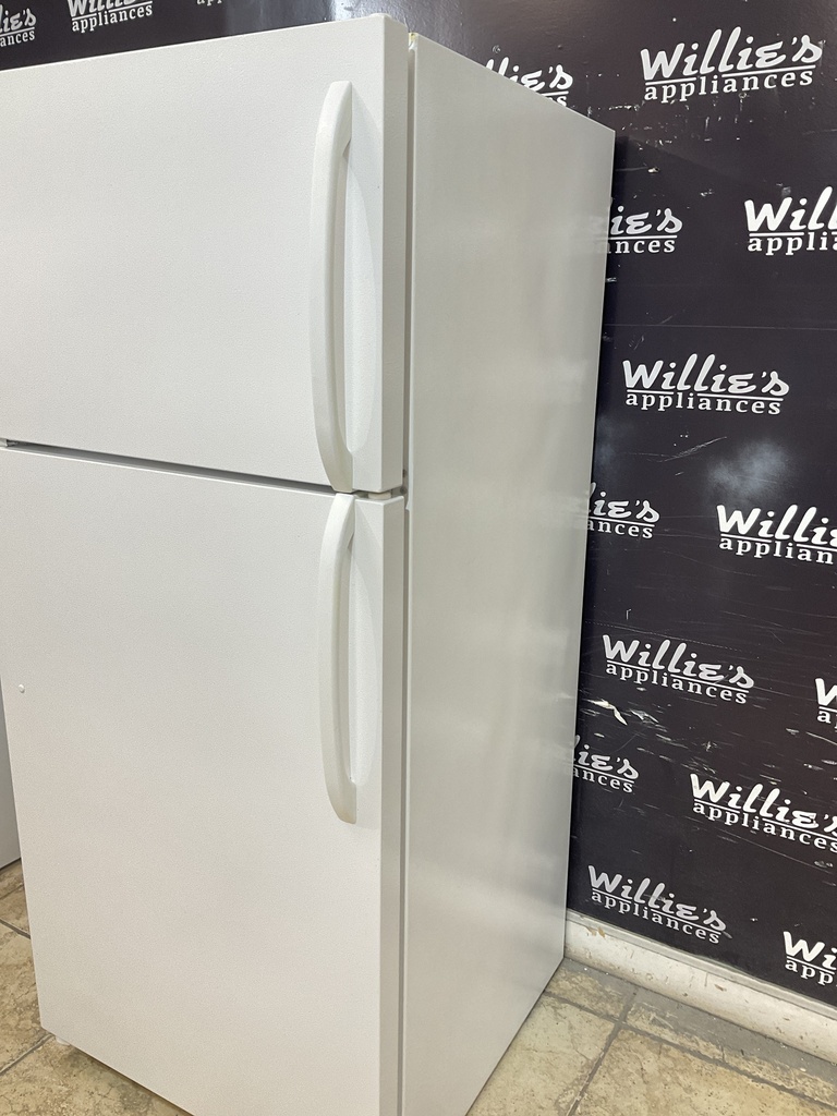 Frigidaire Used Refrigerator Top and Bottom 28x64 1/2” 