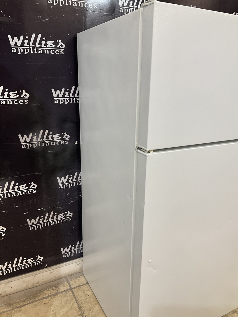 Ge Used Refrigerator Top and Bottom 28x61 1/2” (White)