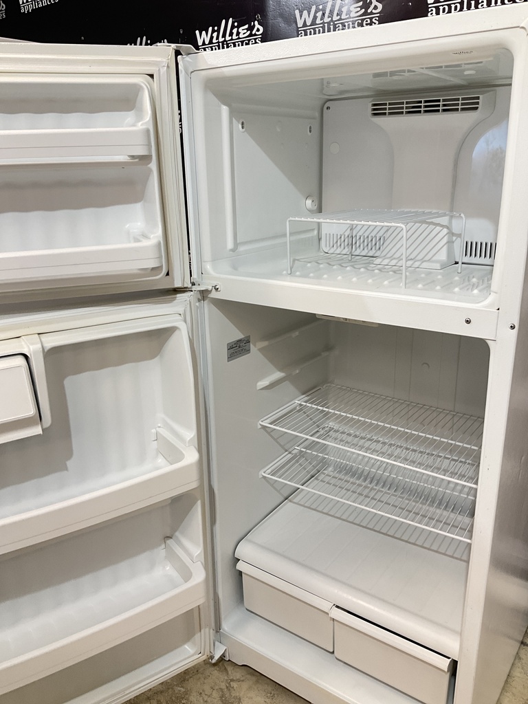 Ge Used Refrigerator Top and Bottom 28x61 1/2” (White)