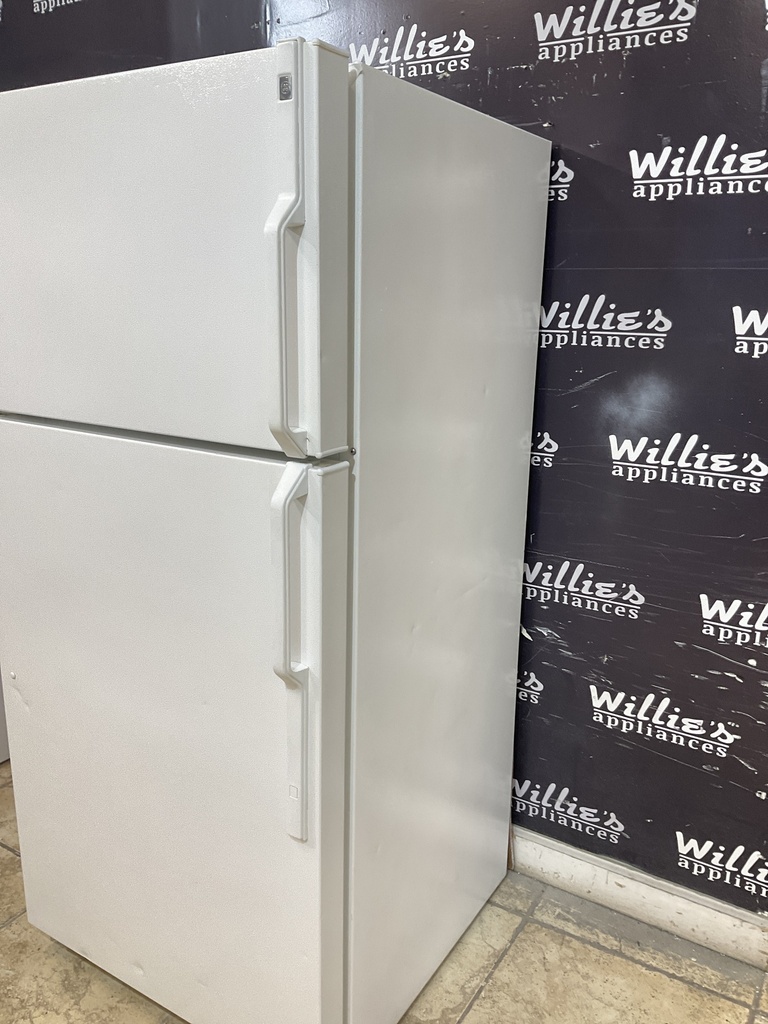 Ge Used Refrigerator Top and Bottom 28x61 1/2” (White)