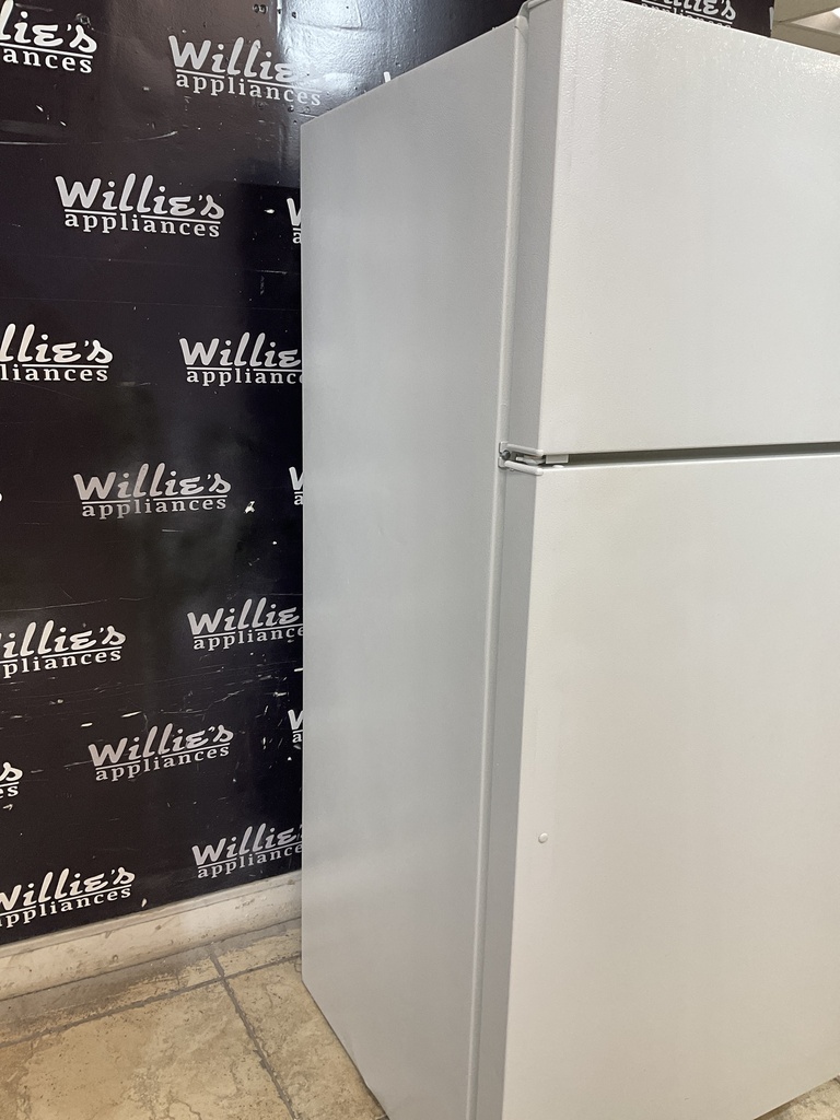Hotpoint Used Refrigerator Top and Bottom 28x64 1/2” (White) 